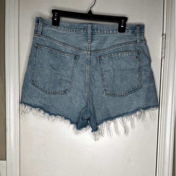 Madewell Curvy Relaxed Denim Shorts in Cedarcroft Wash Size 28 - Picture 5 of 7